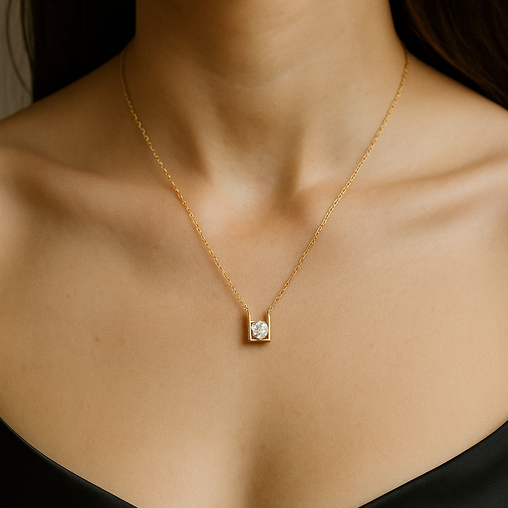 Classic Solitaire Diamond Pendan with Chain