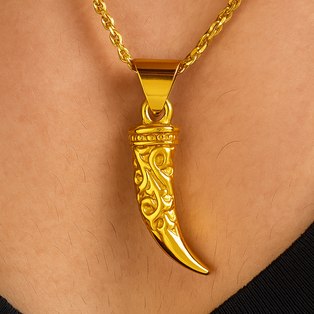 Gentlemen's Draft Classic Men’s Gold Pendant with Engraved Horn Design