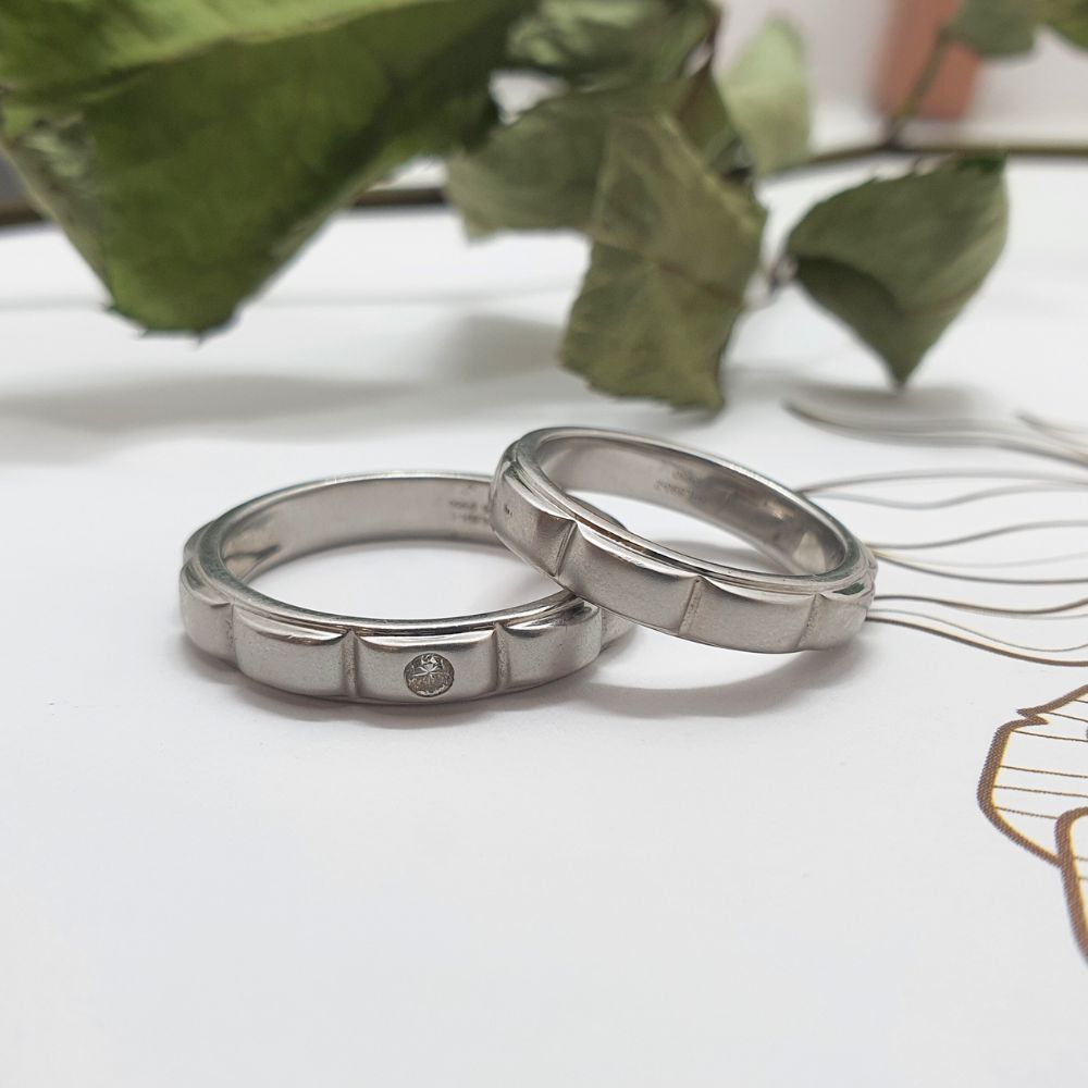 Elegant Platinum Couple Bands - Timeless Love & Unique Design