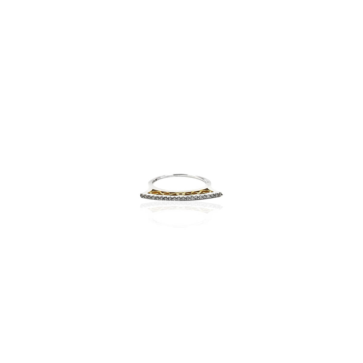Elegant Curved Diamond Ring with Dual-Tone Design