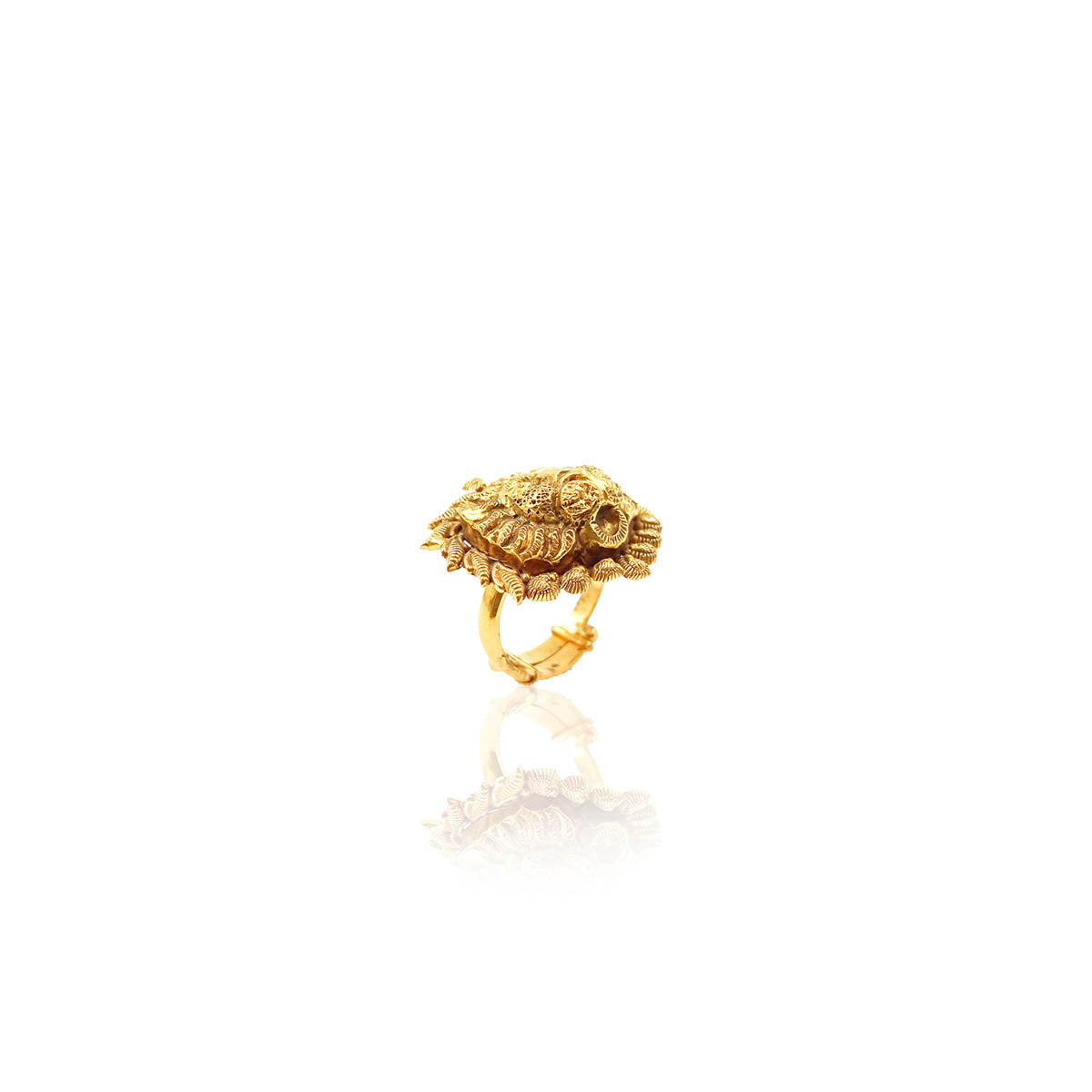 Gentlemen's Draft Avril Mens Lion Gold Ring