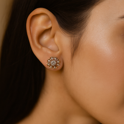 Elegant Floral Diamond Stud Earring with Sparkling Cluster Design