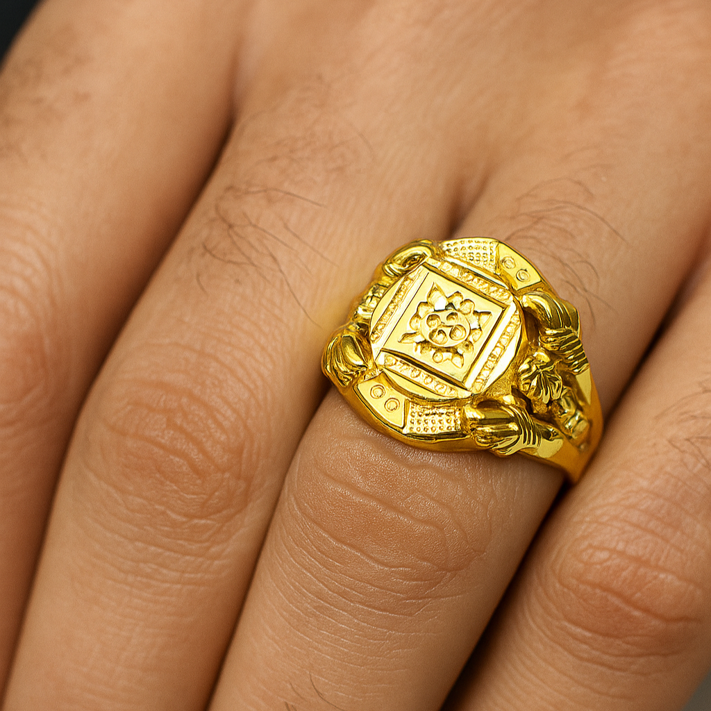 Gentlemen's Draft Elegant Heavy Gold Men's Signet Ring