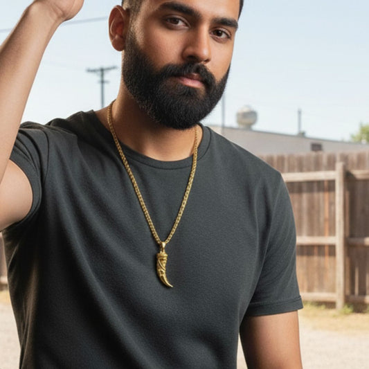 Gentlemen's Draft Classic Men’s Gold Pendant with Engraved Horn Design