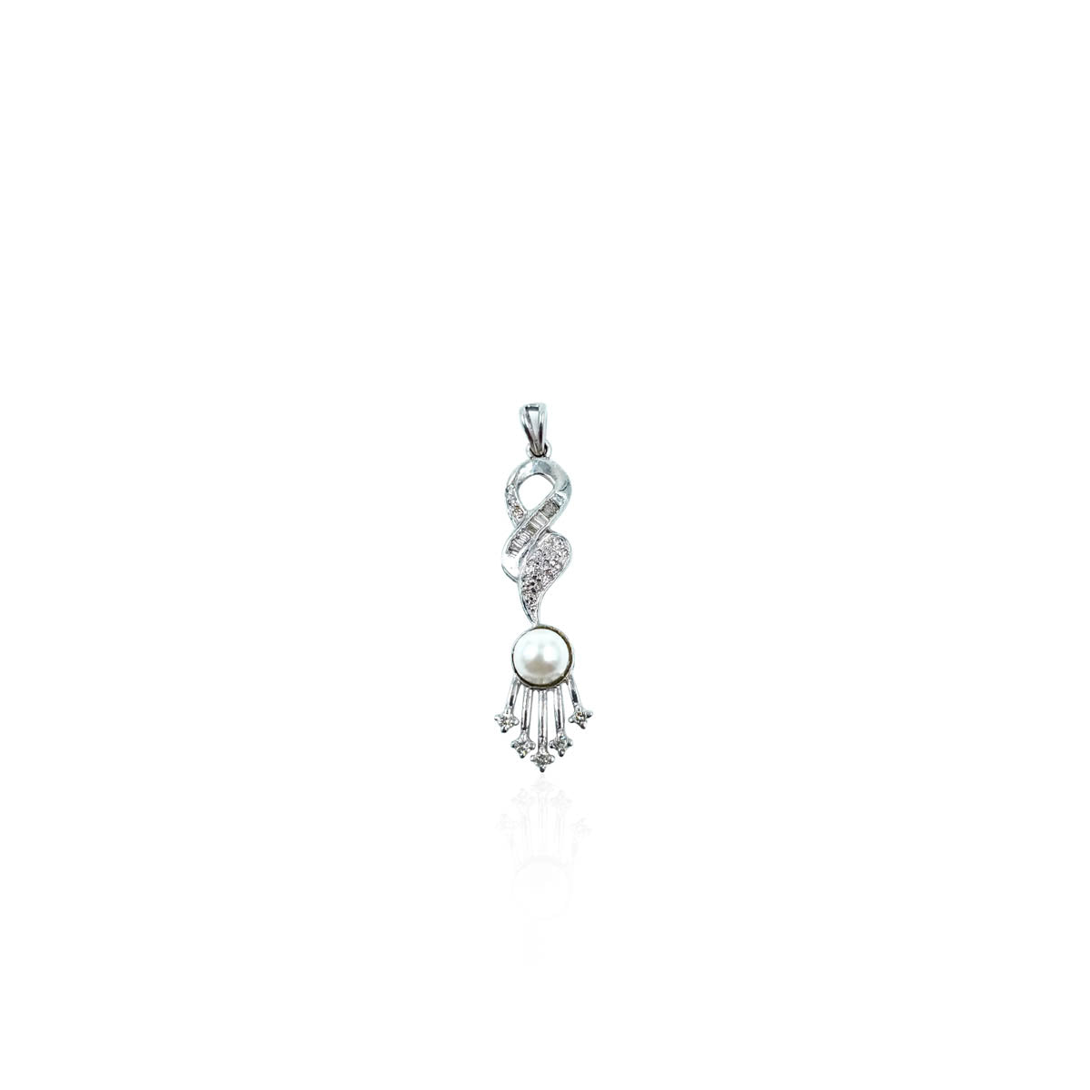 Terza Elegant Style Diamond Pendant