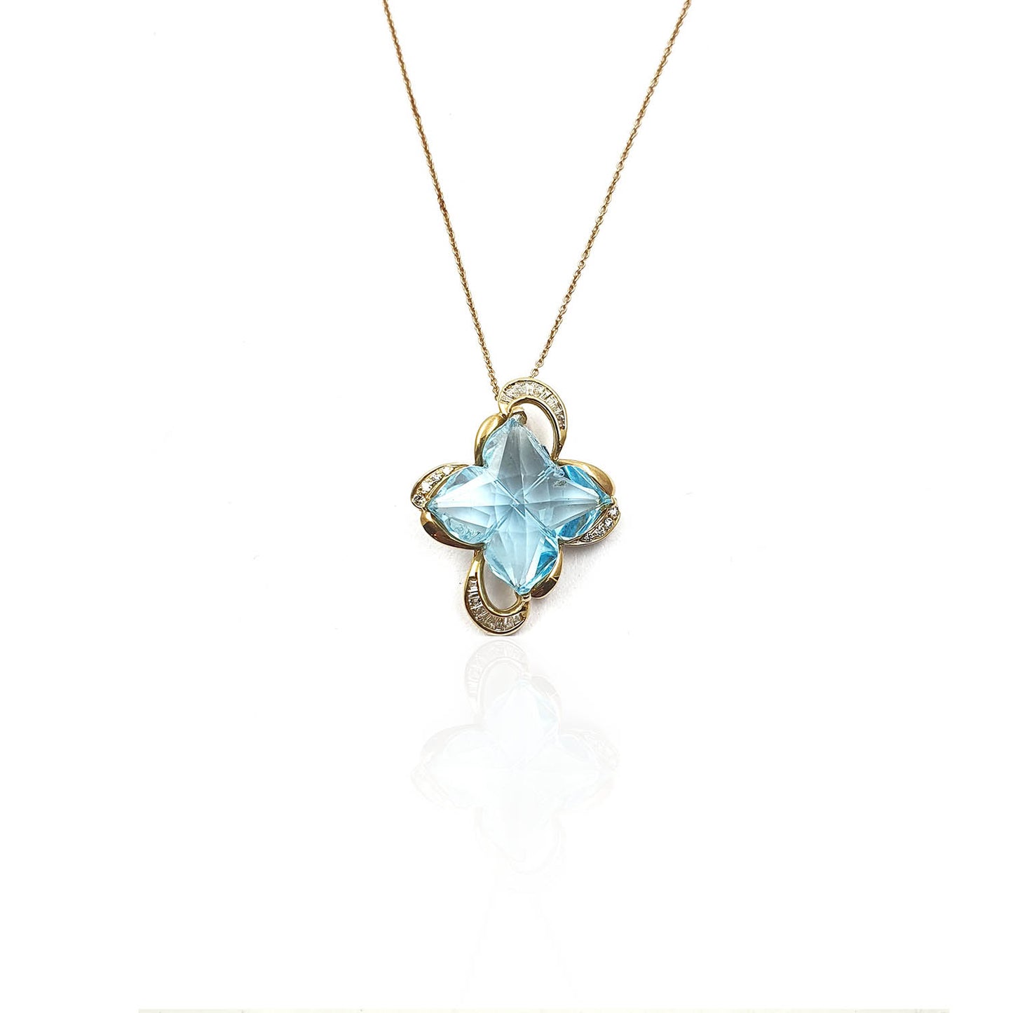 Agnese Floral Design Diamond Pendant