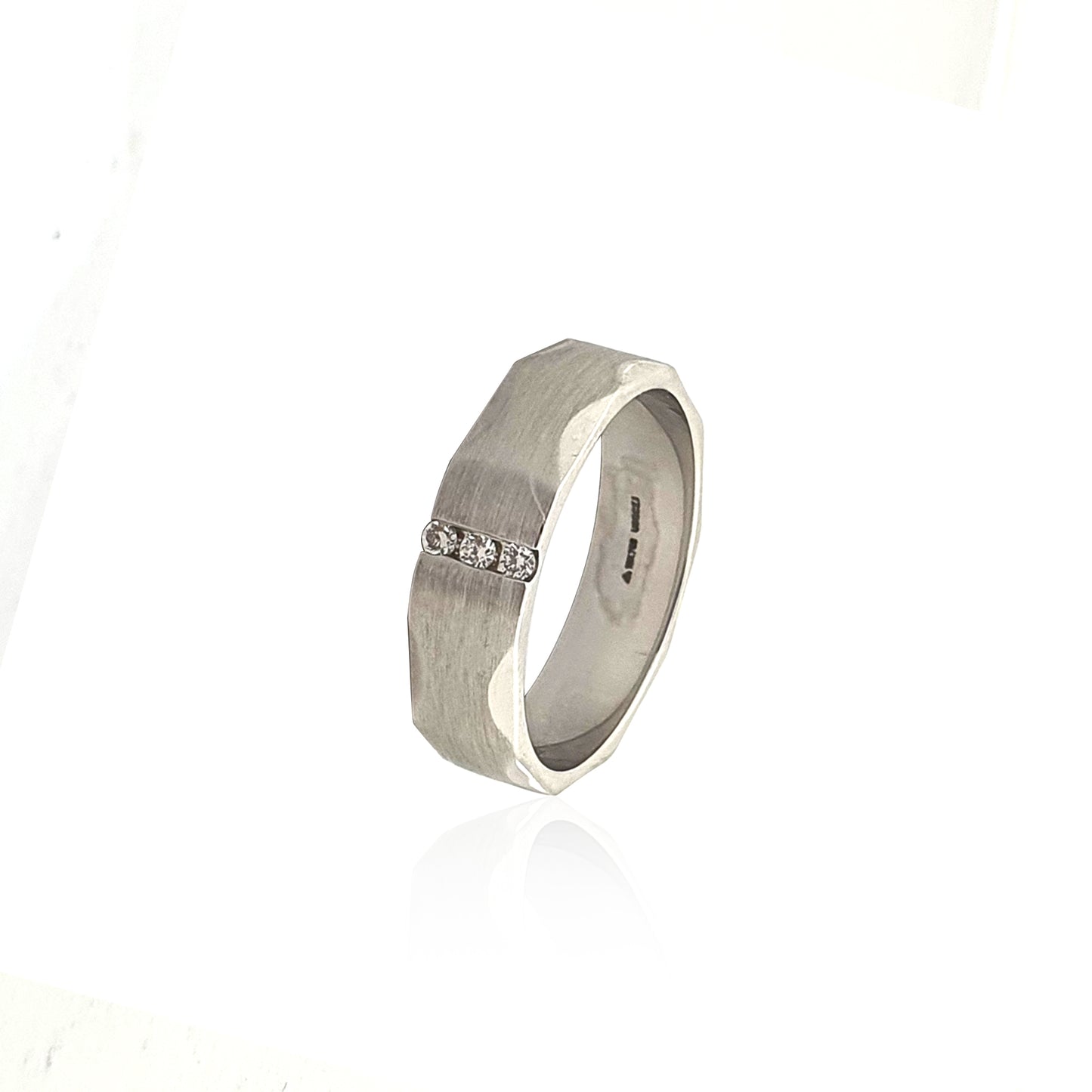 Giovana Preety Diamond Band Ring