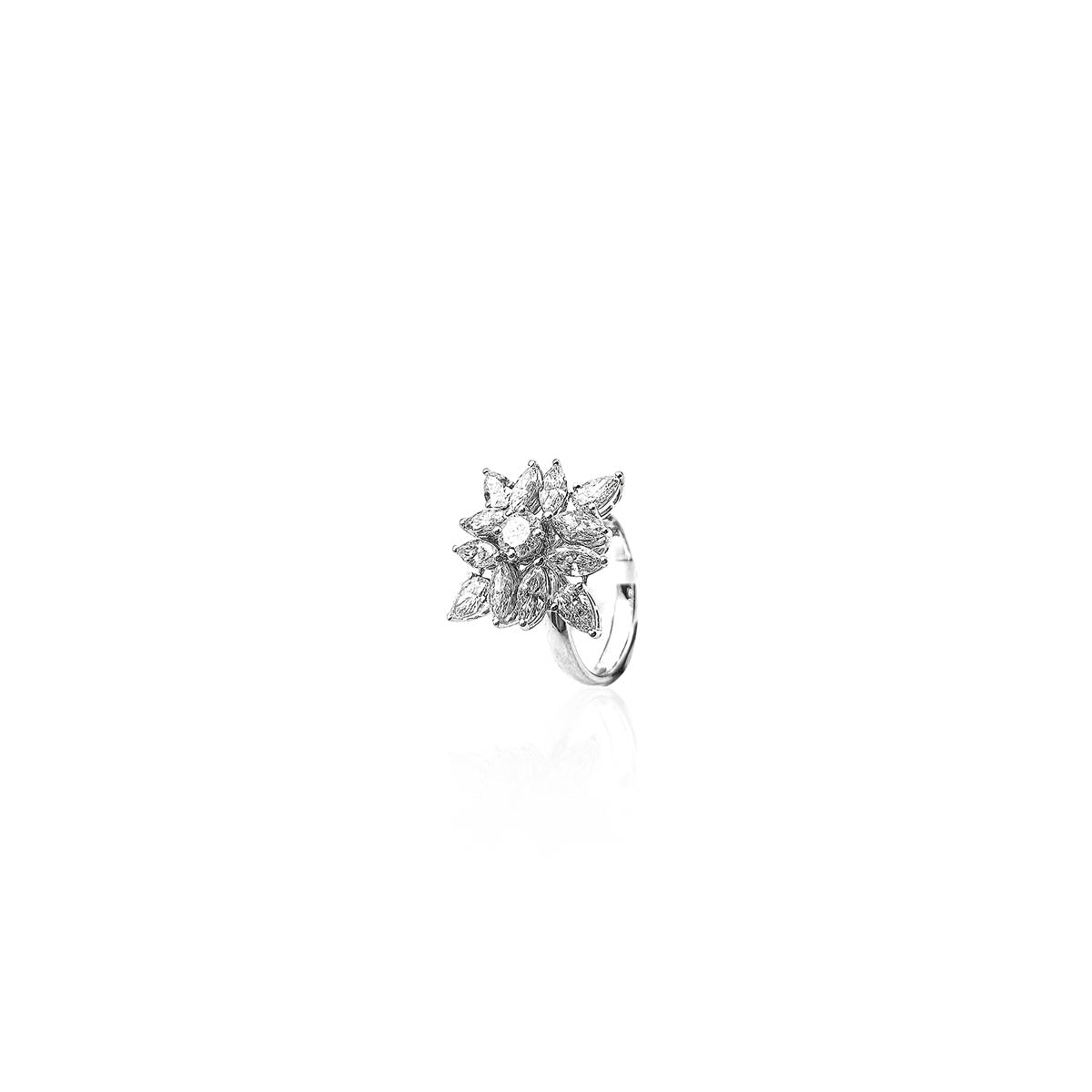 Iaicchik Voguish Cluster Diamond Ring