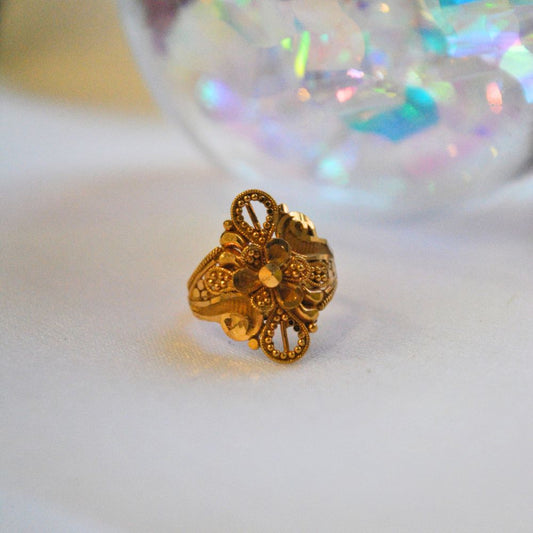 Heritage Flower
gold ring