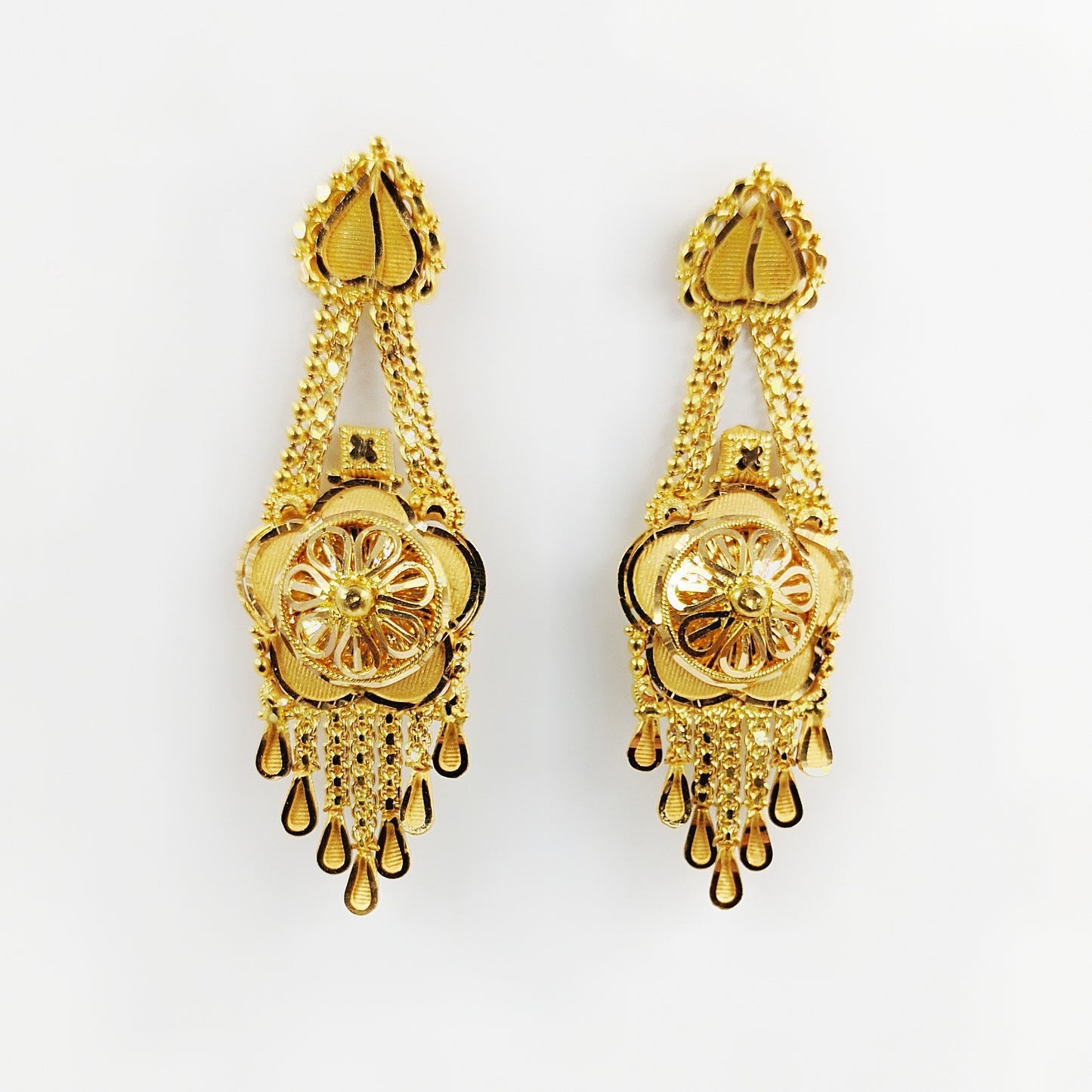 Ivaana Gold Earring