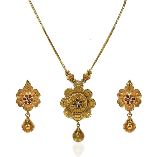 Delicate Floral Gold Necklace Set