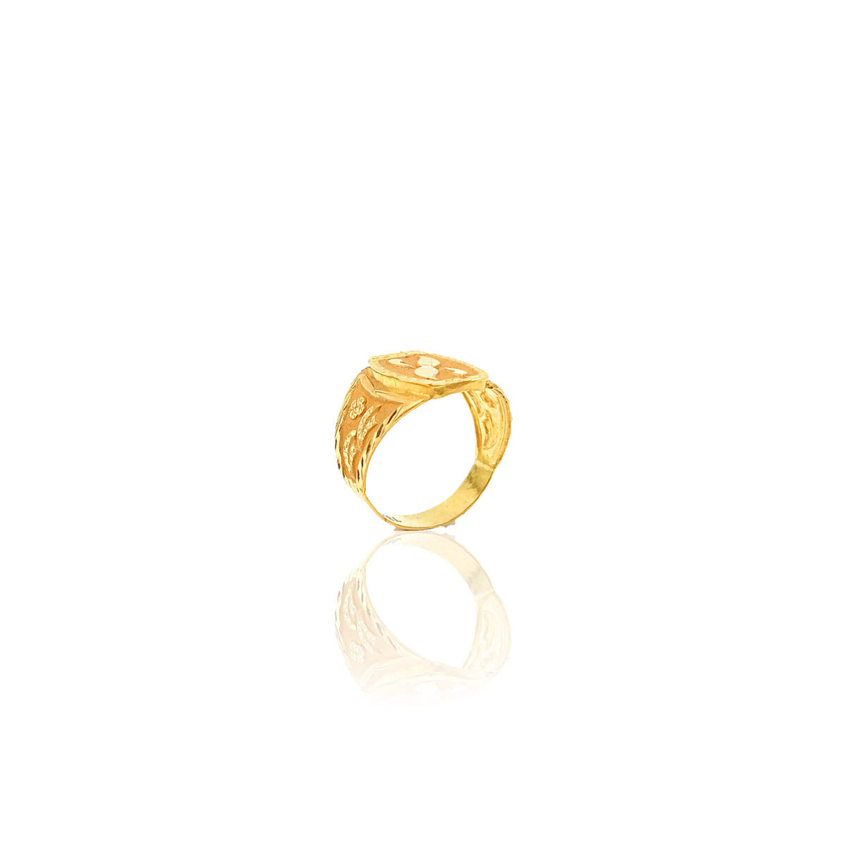 Beau Mens Gold Ring