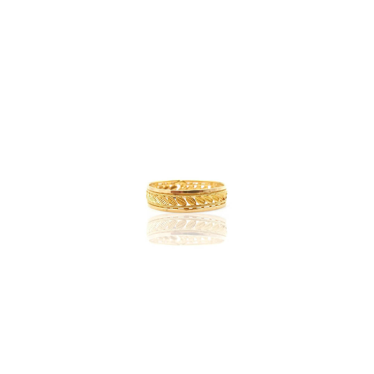 Aida Gold Round Ring Bands