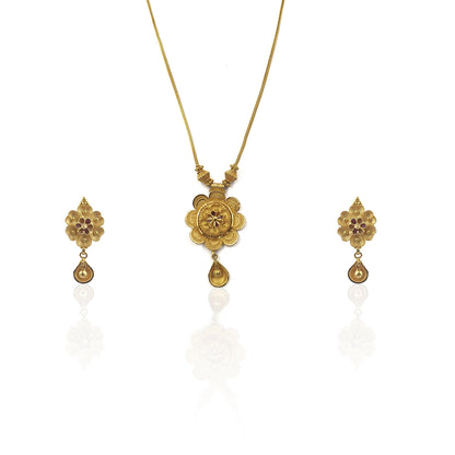 Amrita Majestic Gold Pendant Set